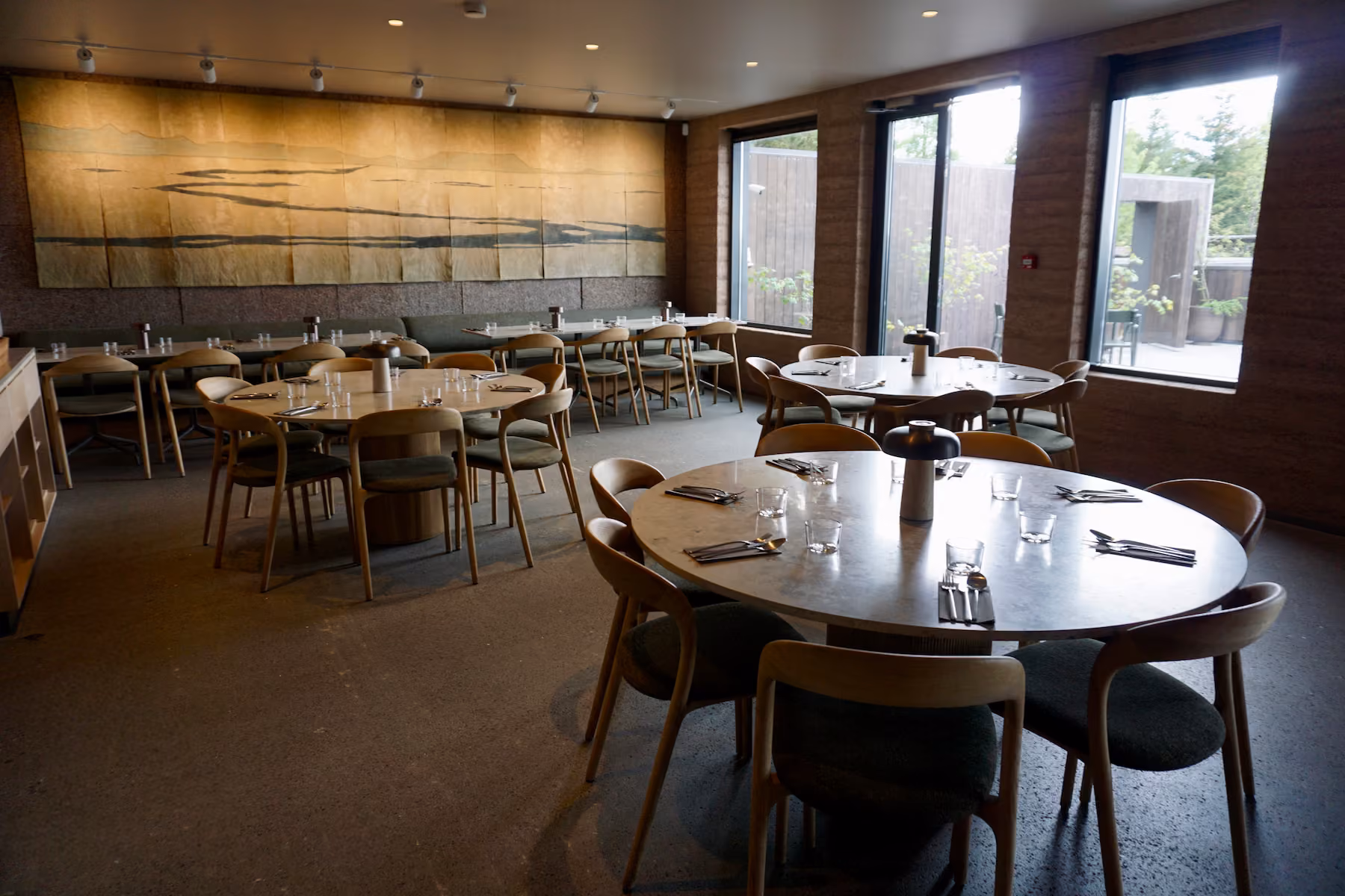 Ylja dining room with clothed round tables